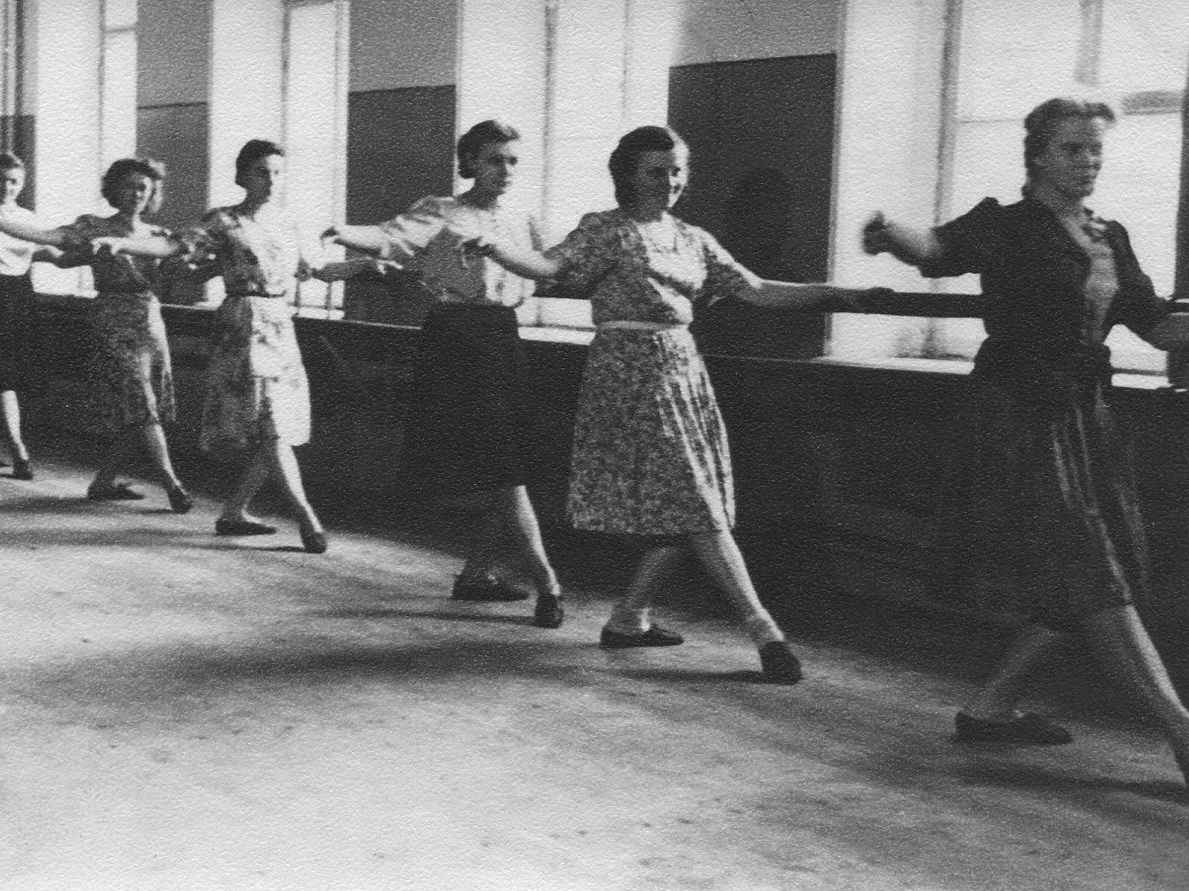 Экспонат #17. Урок танца с Чижовой и Герасимовой 1943 – 1944 гг.